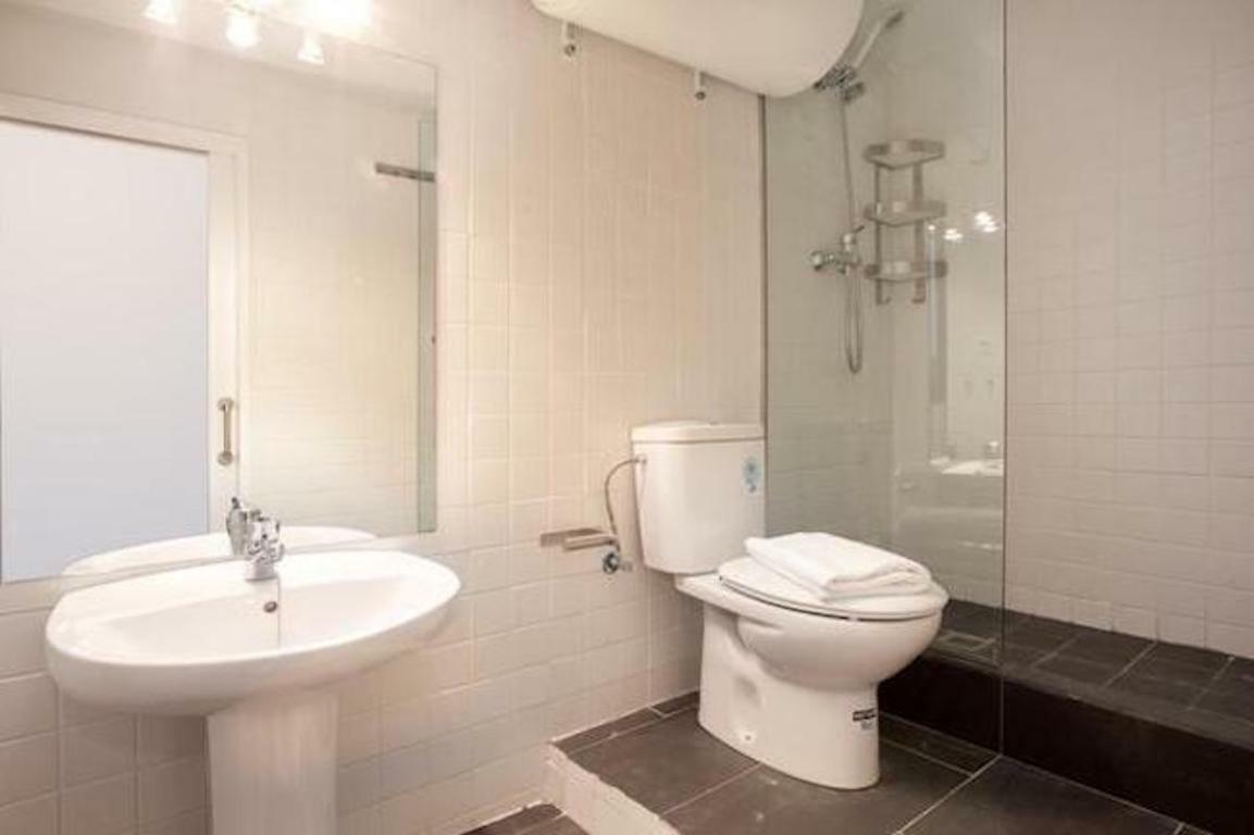 Appartamento Spacious For Families Near Park Guell *